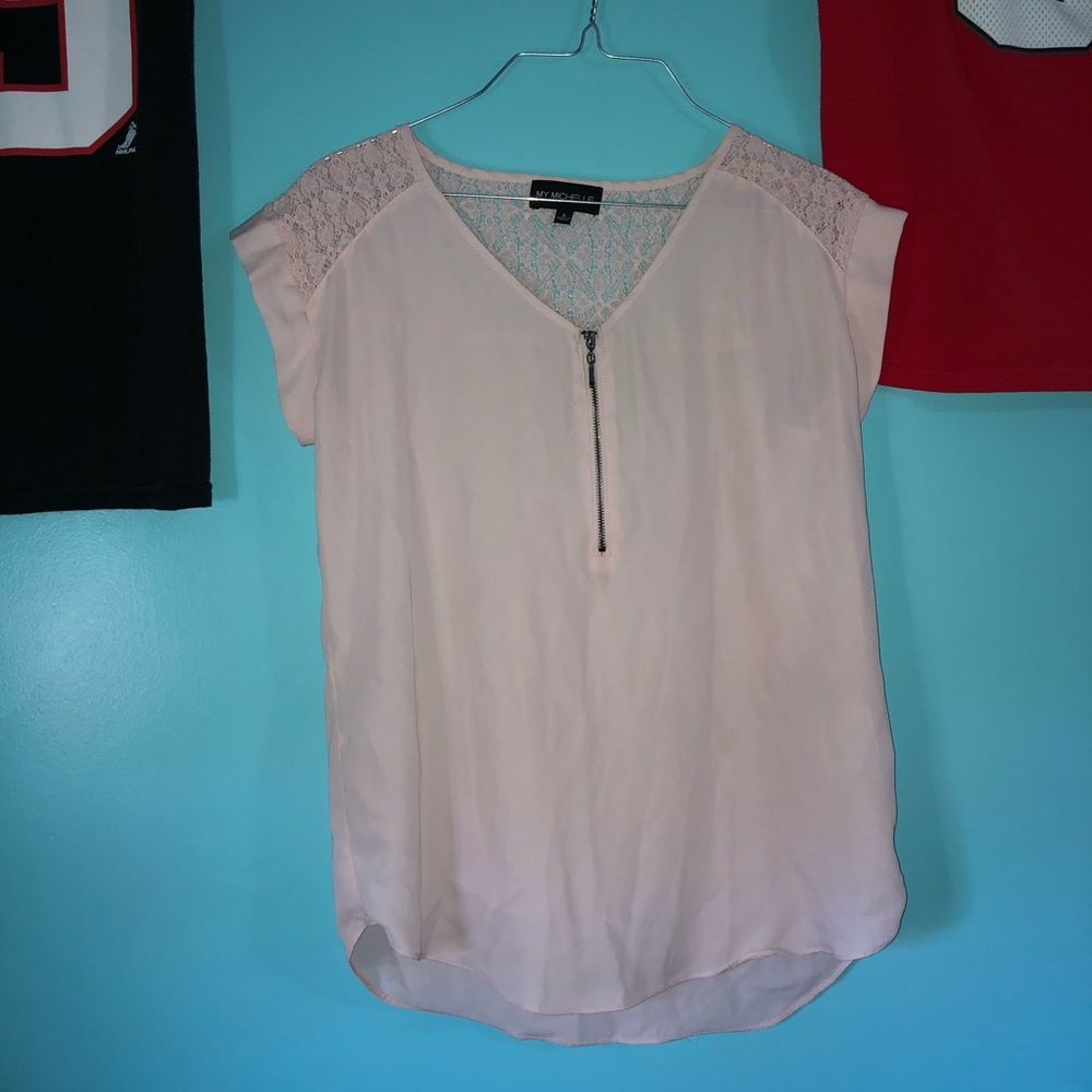 pink top
